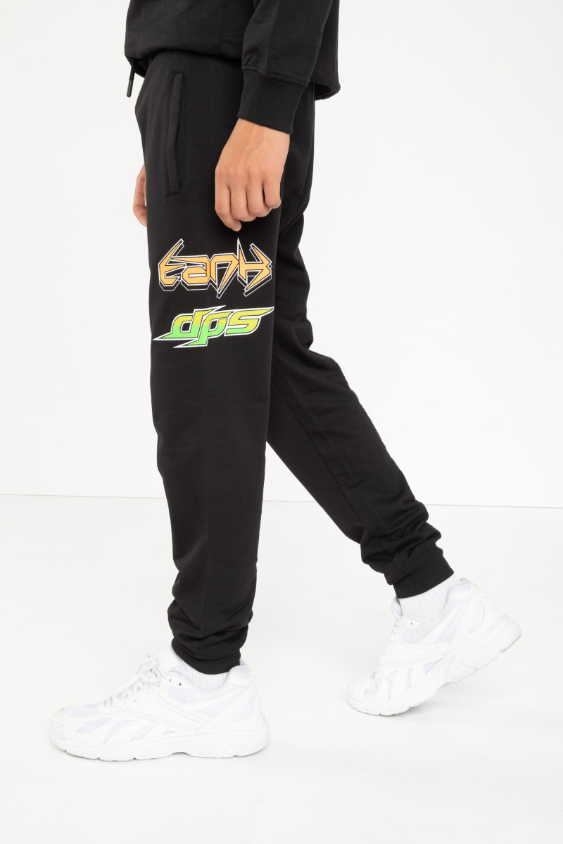 Czarne spodnie dresowe z nadrukami