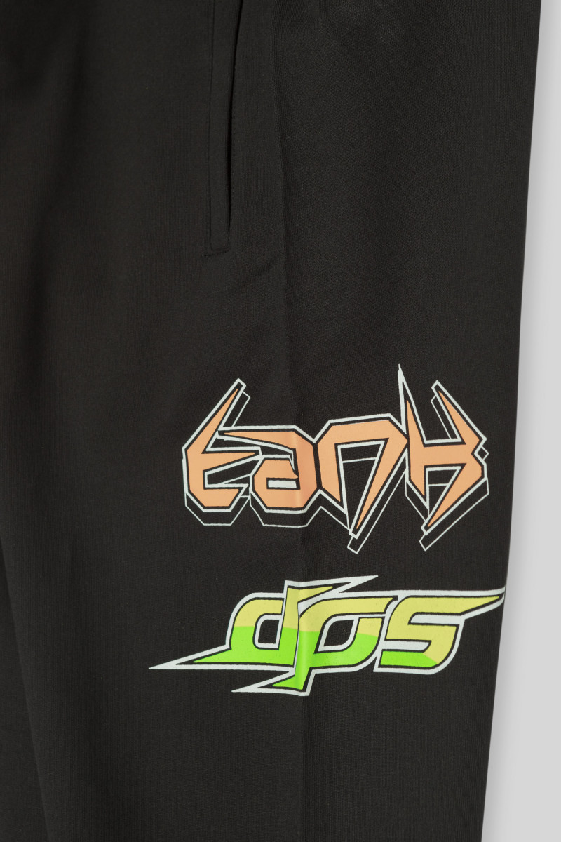 Czarne spodnie dresowe z nadrukami