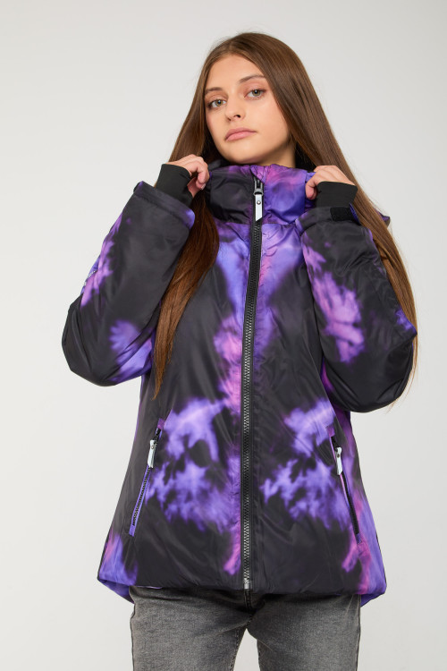 Fioletowa ocieplana kurtka z kapturem i nadrukami tie dye