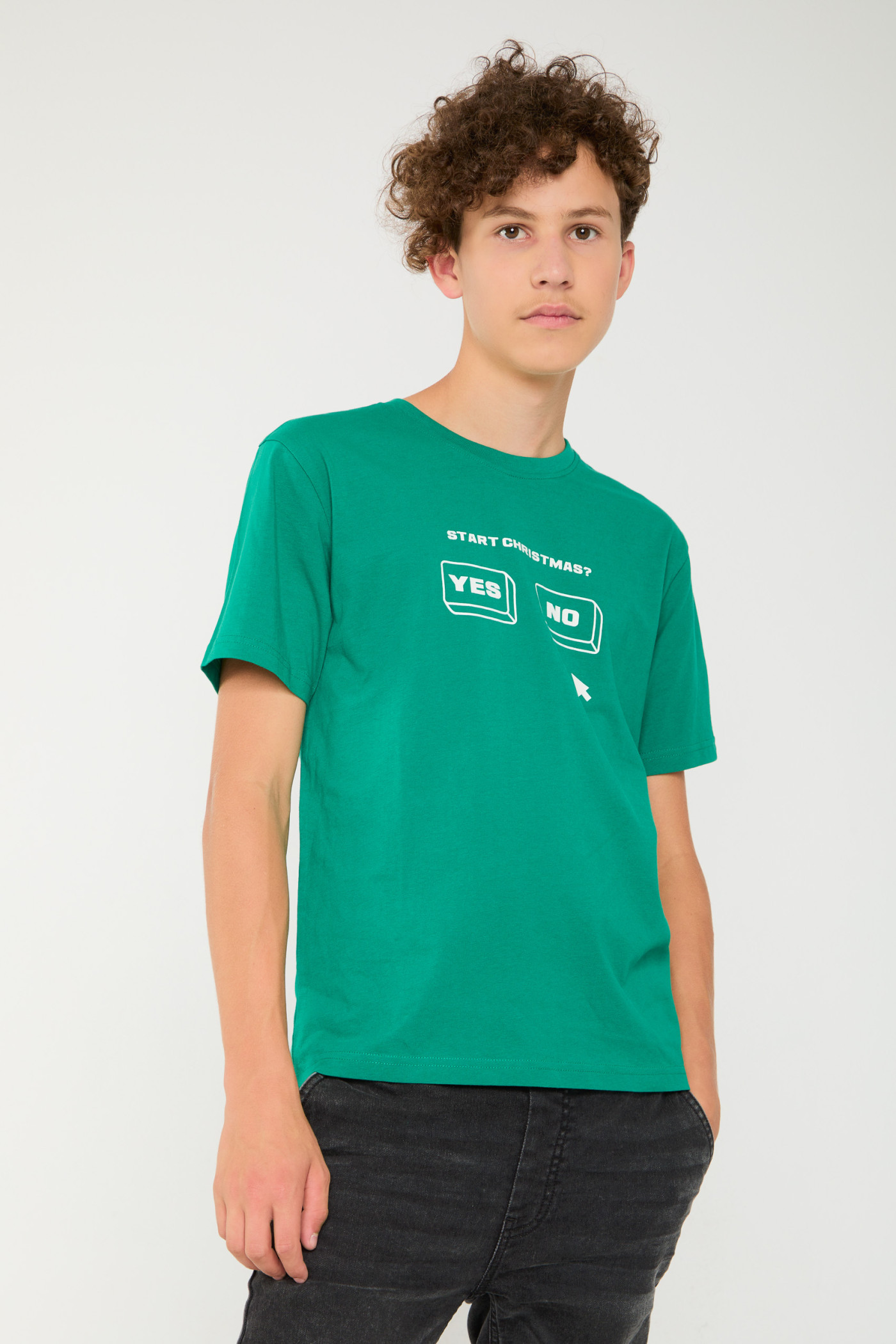 Zielony T-shirt ze świątecznym nadrukiem