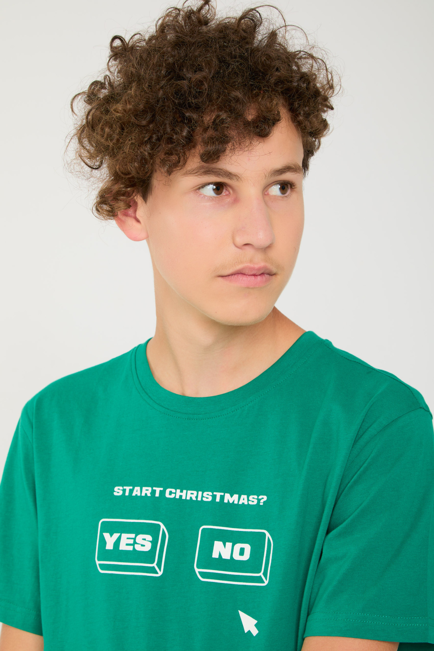 Zielony T-shirt ze świątecznym nadrukiem