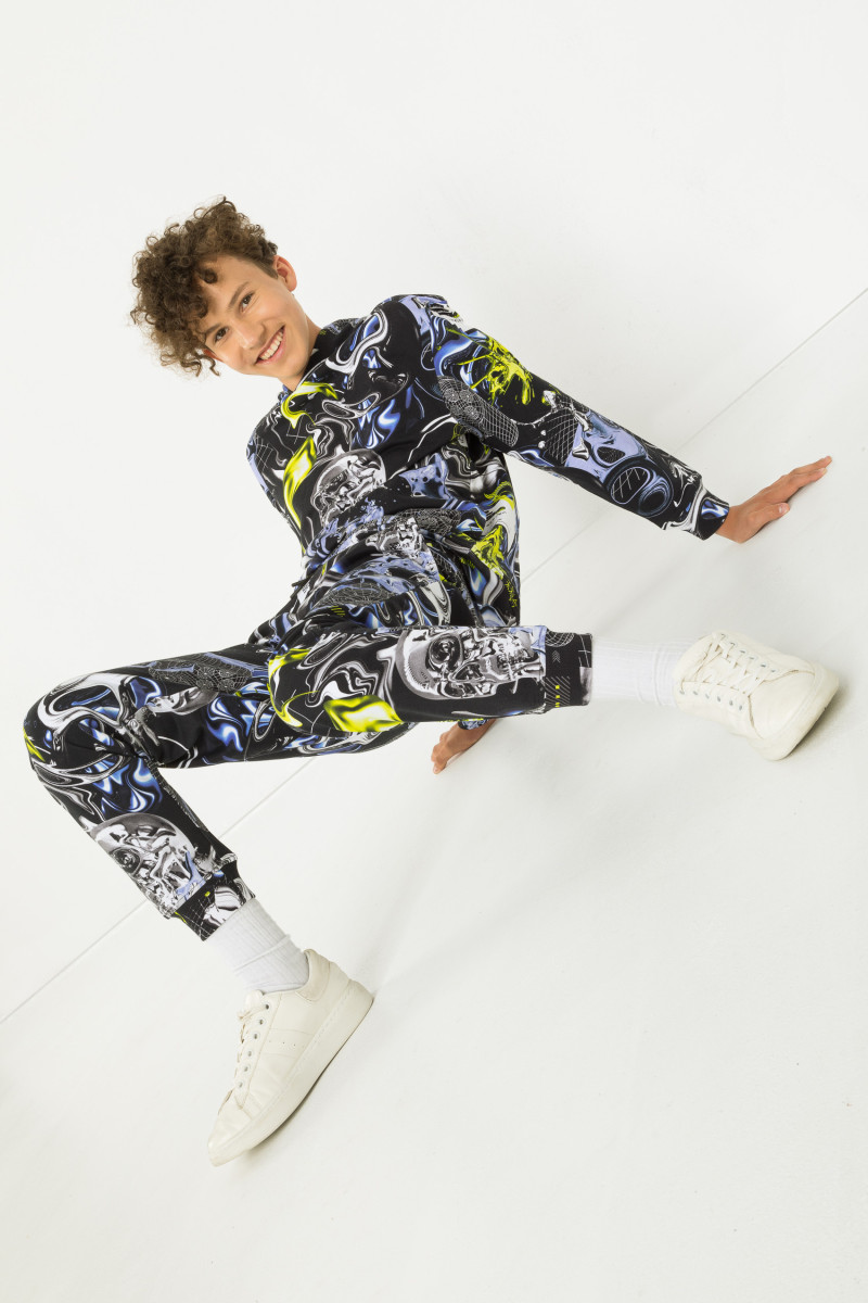 Wielobarwne spodnie dresowe z nadrukami na całości