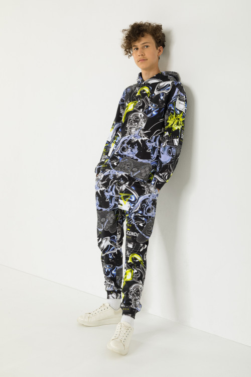 Wielobarwne spodnie dresowe z nadrukami na całości