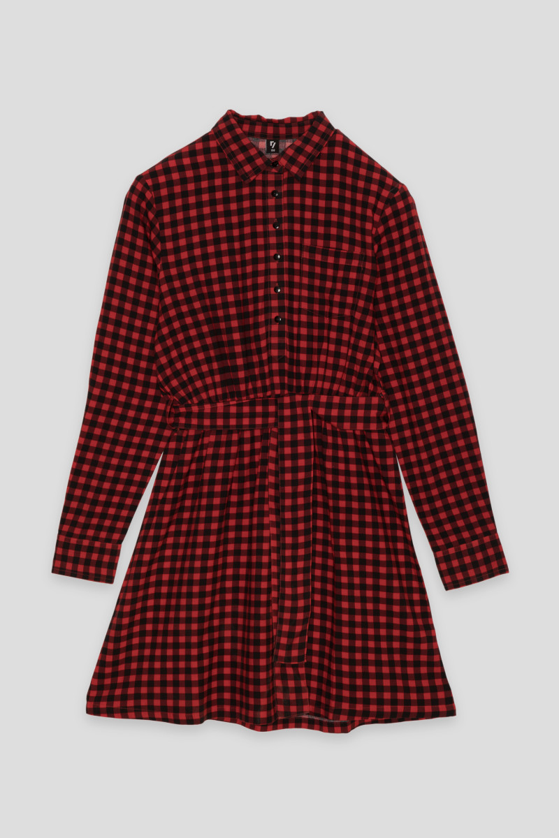 Czerwona sukienka w kratę
