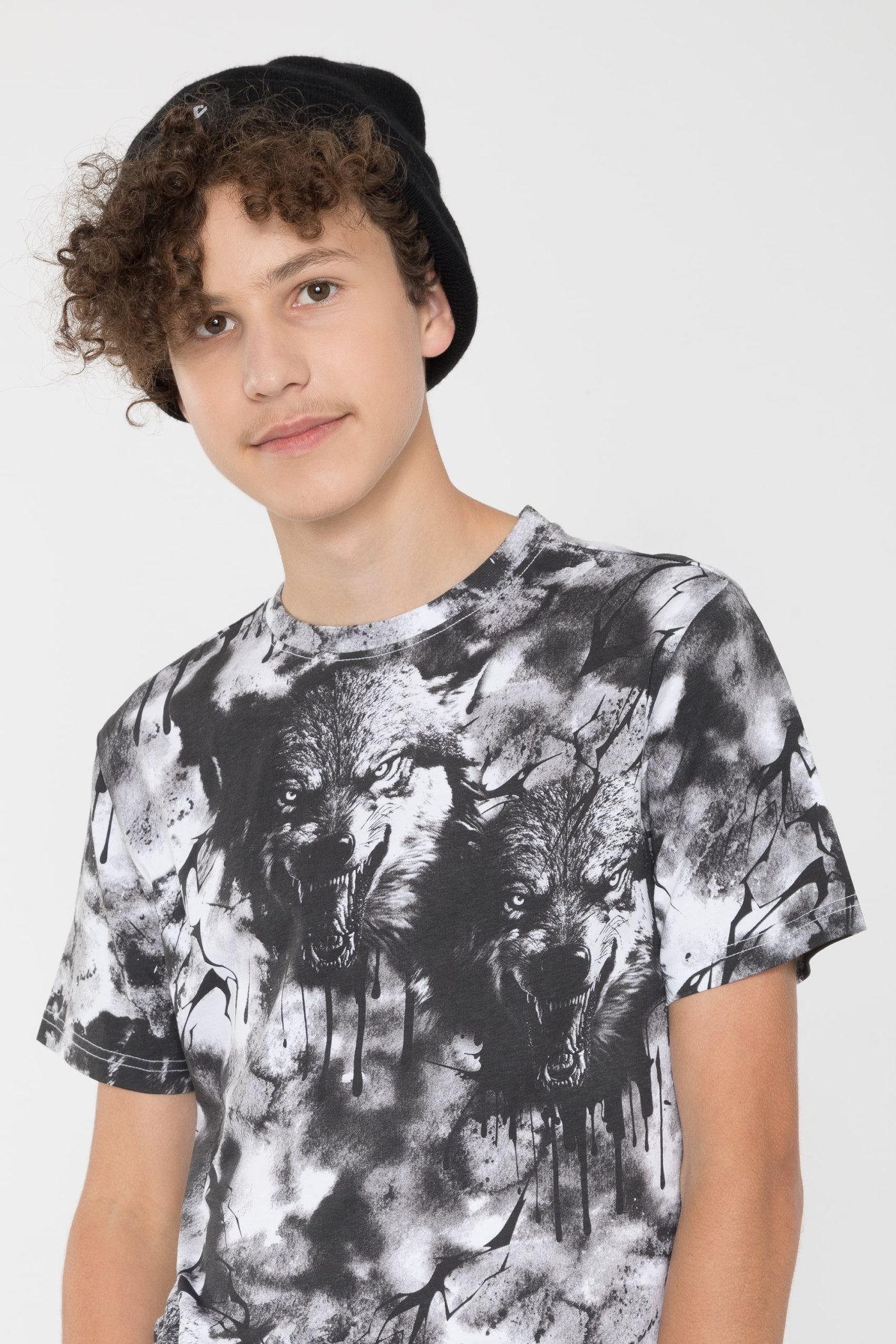 Biały T-shirt z nadrukami na całości