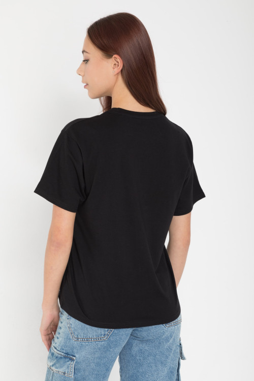 Czarny T-shirt z nadrukiem z przodu