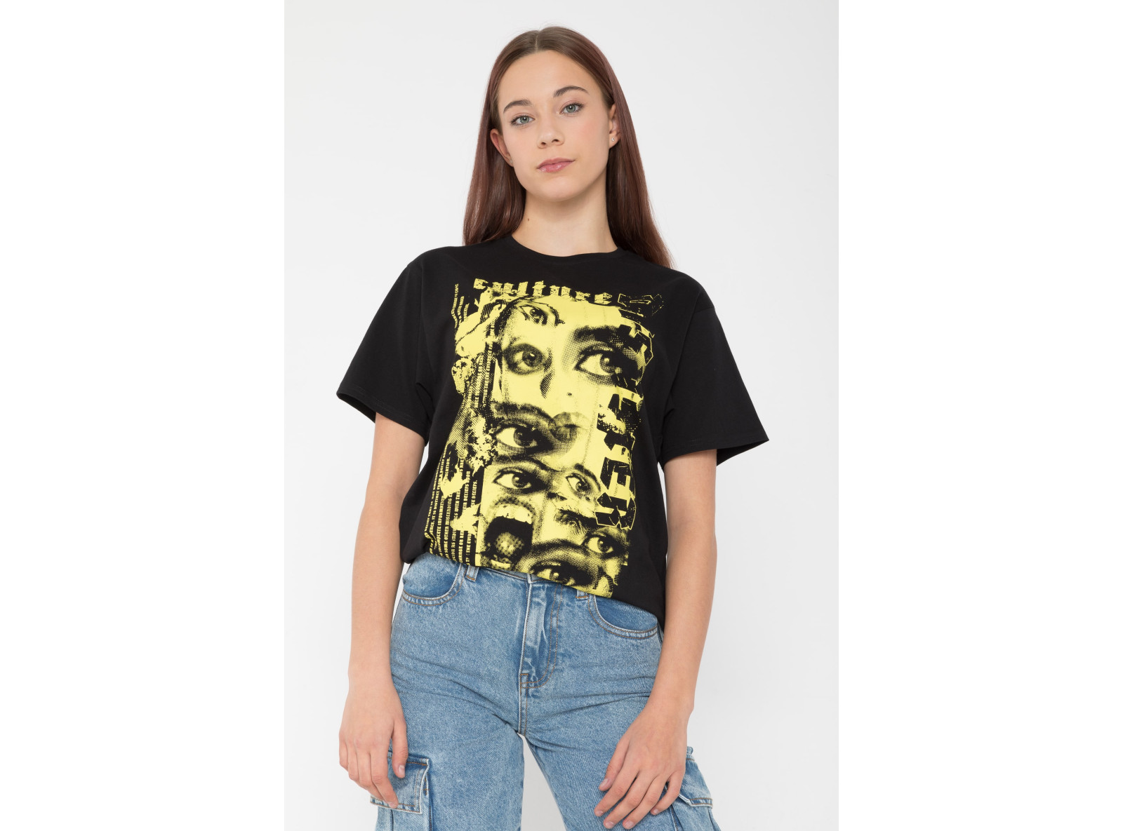 Czarny T-shirt z nadrukiem z przodu