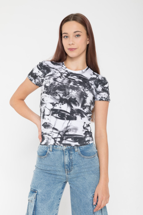 Biały T-shirt z nadrukami na całości