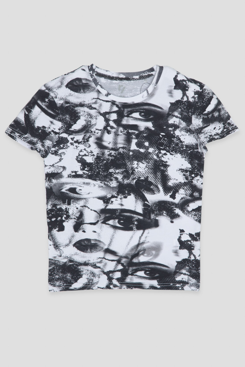 Biały T-shirt z nadrukami na całości