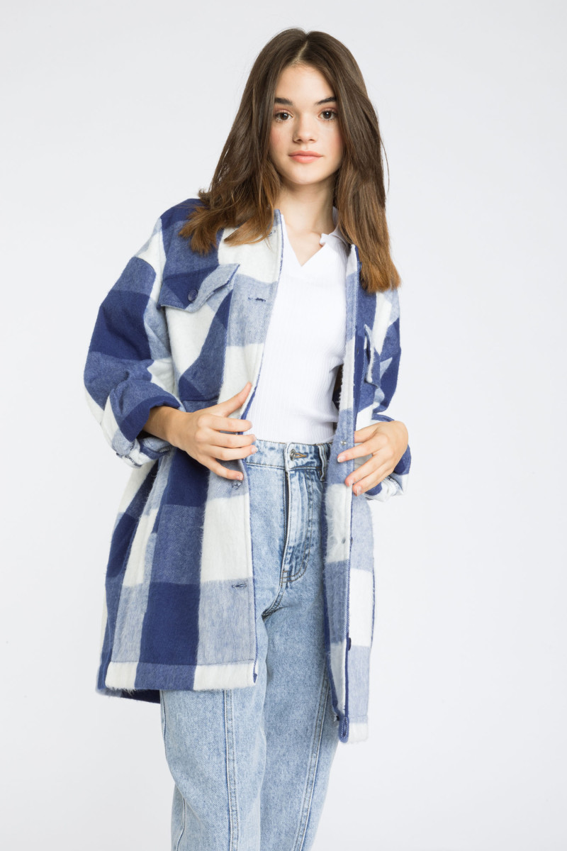 Niebieska kurtka koszulowa w kratę, niebieski