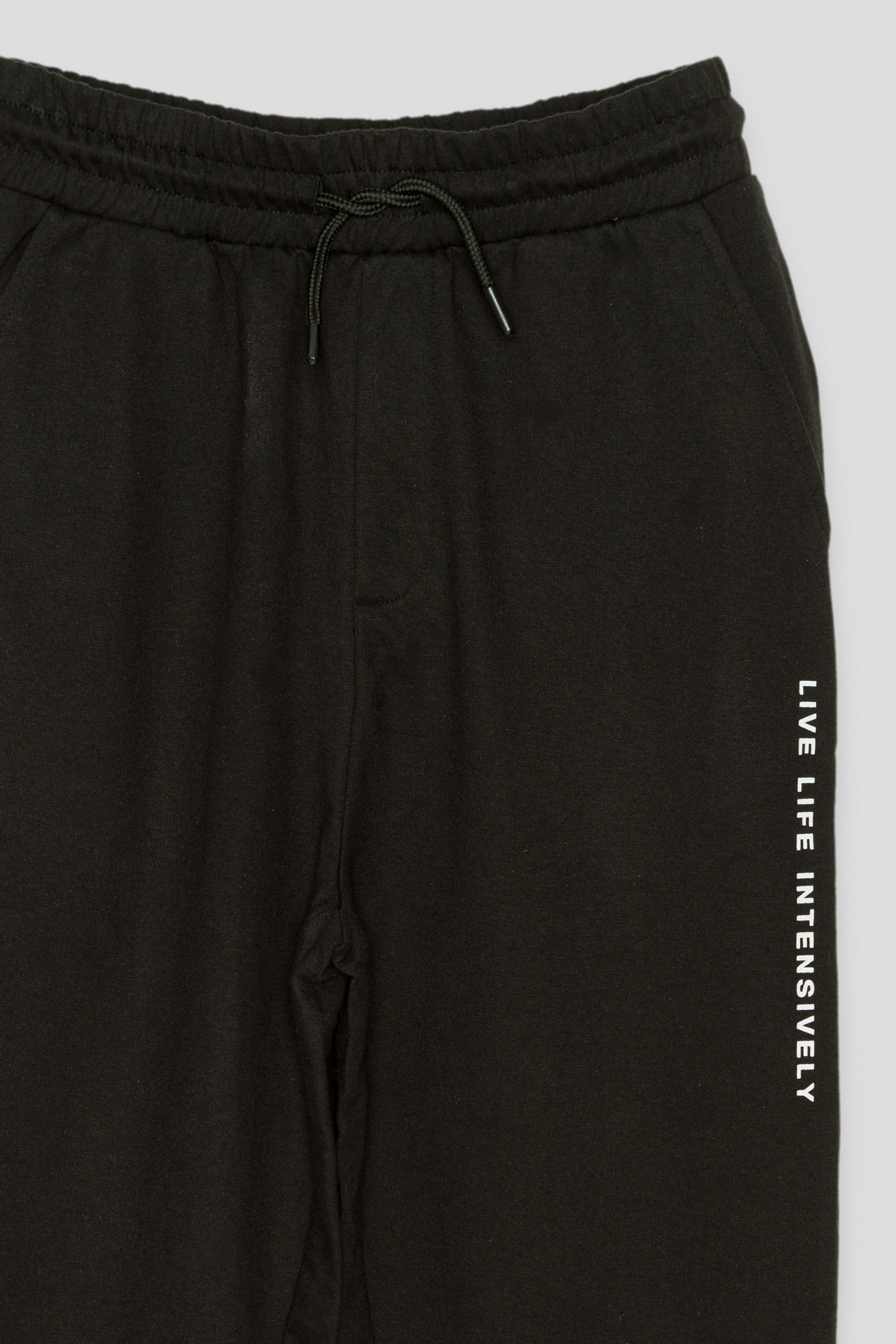 Czarne spodnie dresowe z nadrukiem