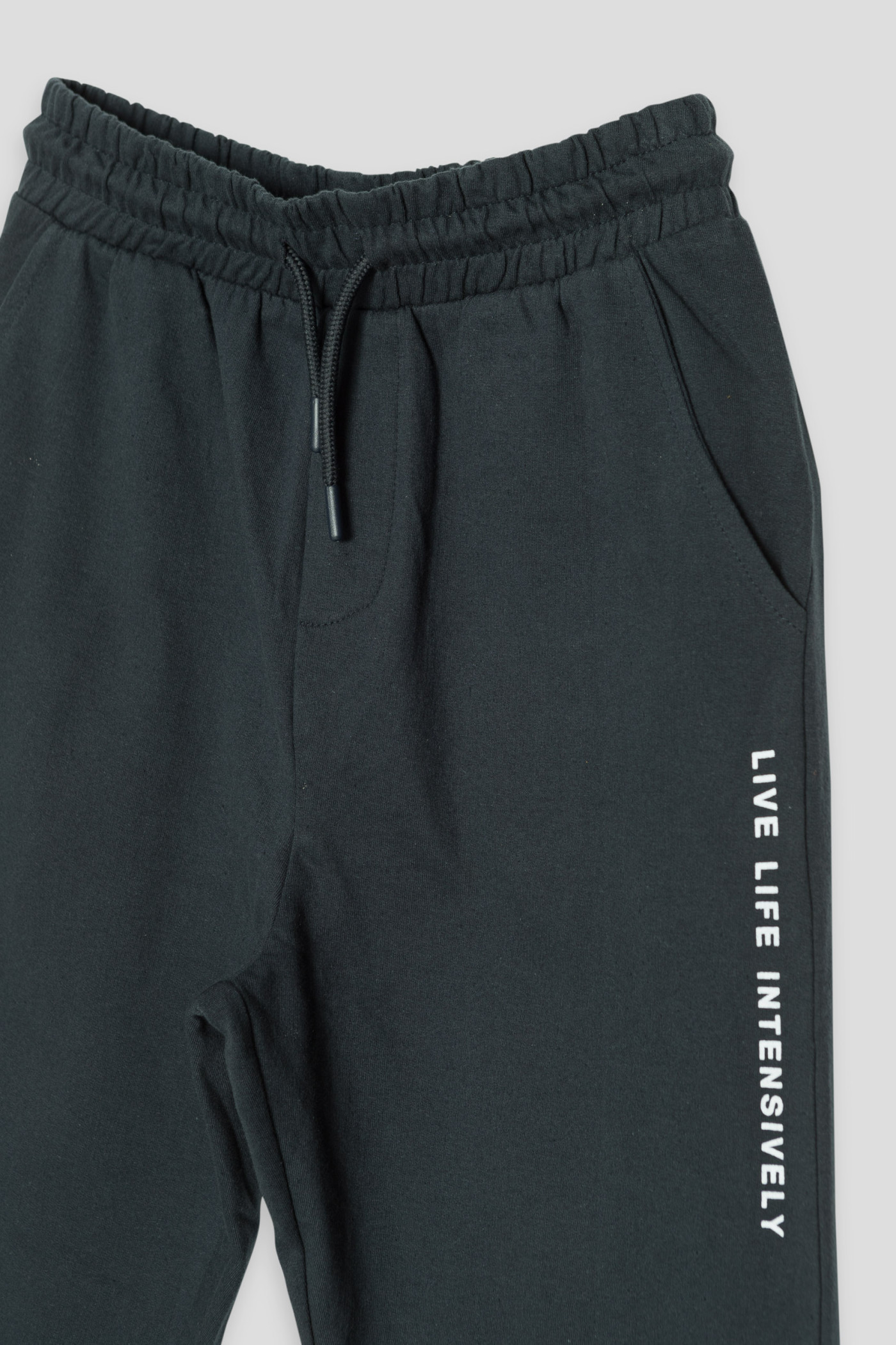 Granatowe spodnie dresowe z nadrukiem