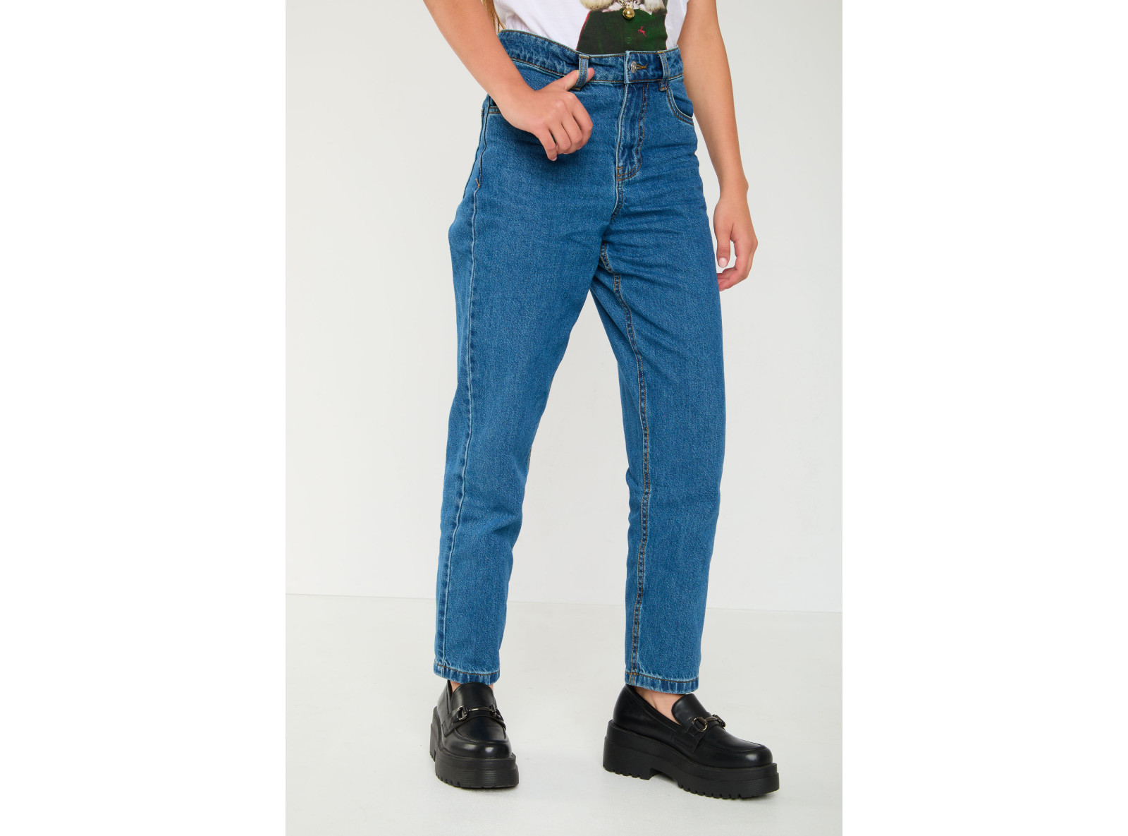 Niebieskie jeansy typu MOM FIT