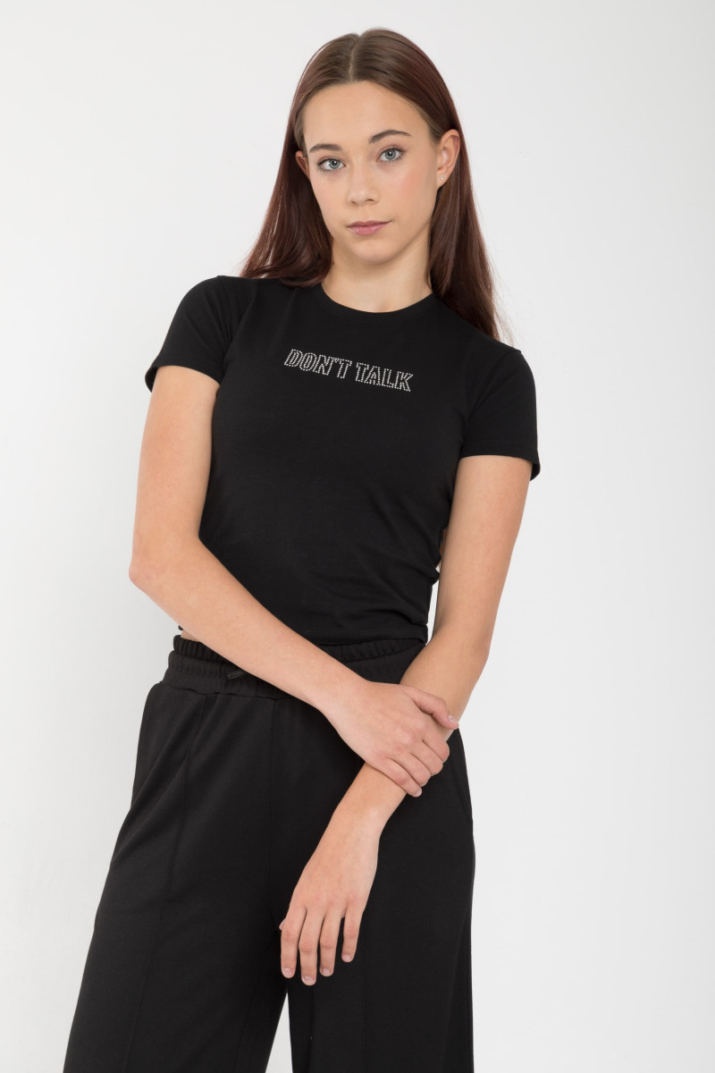 Czarny T-shirt z błyszczącym napisem, czarny