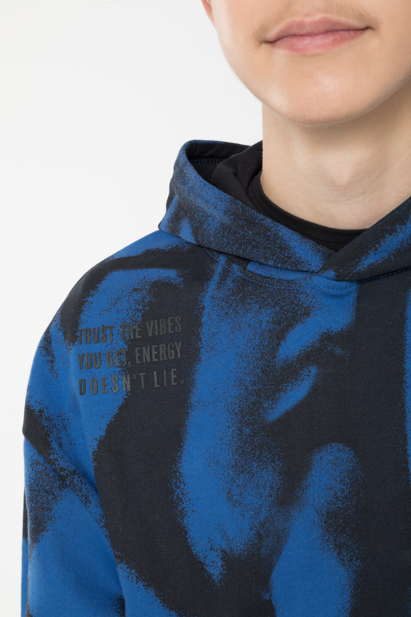 Czarno-niebieska bluza dresowa w nadrukowane mazy