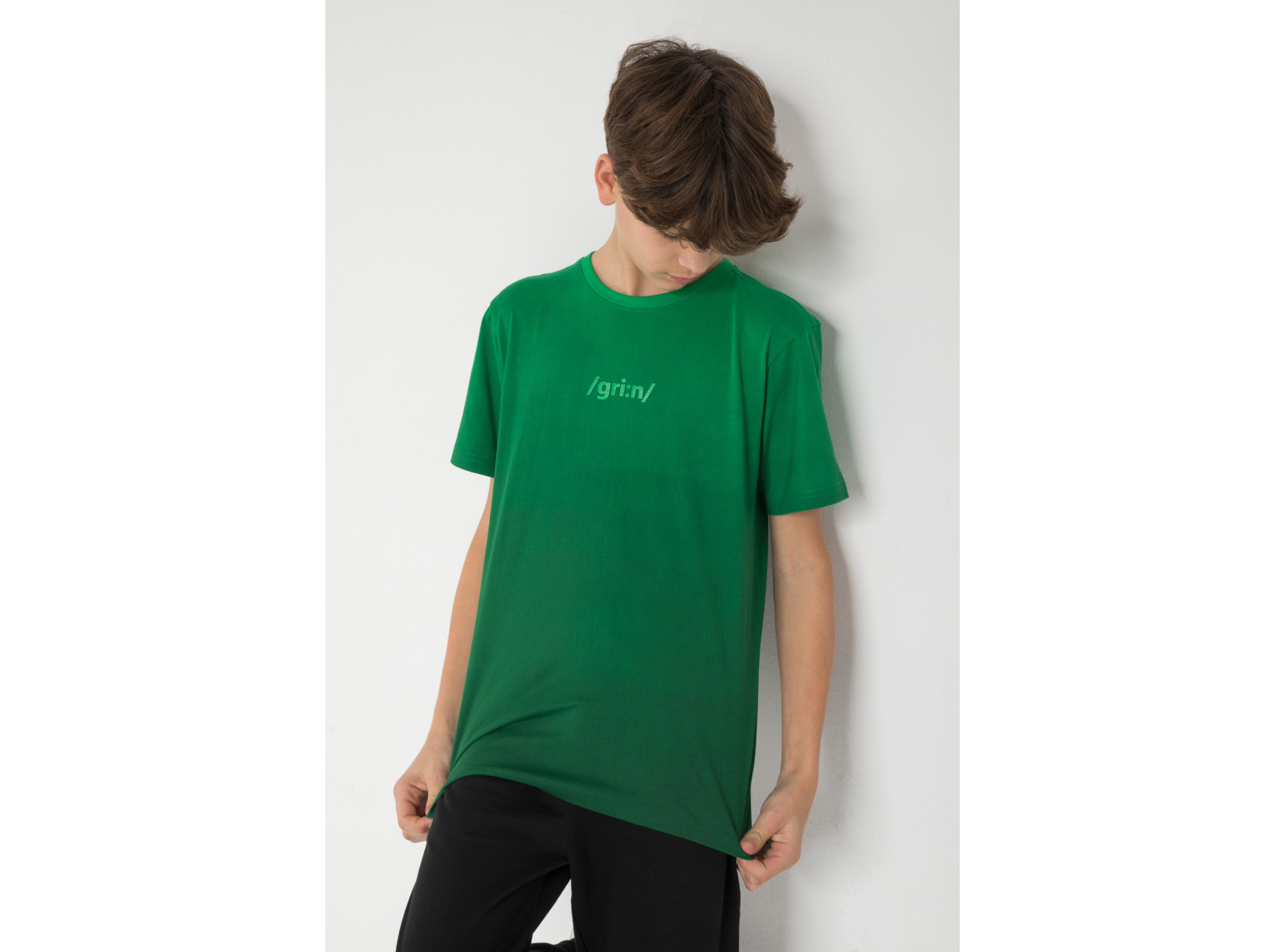 T-Shirt cieniowany w kolorze soczystej zieleni z nadrukiem na piersi