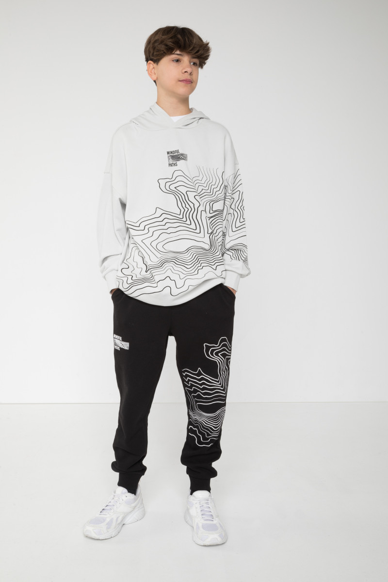 Szara bluza z kapturem z nadrukiem z przodu