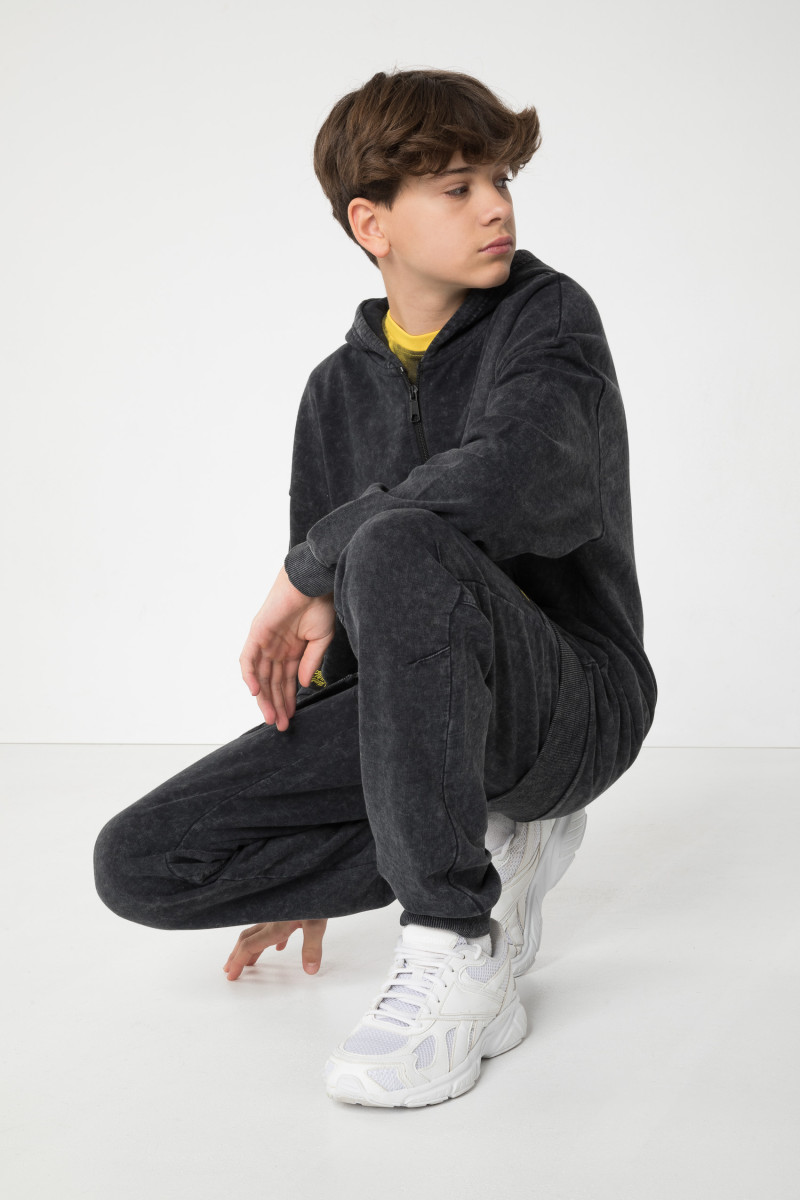 Czarno-szare spodnie dresowe z efektem sprania z naszywanymi kieszeniami