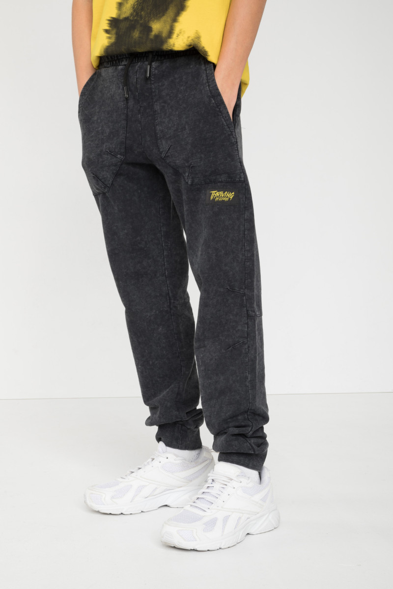Czarno-szare spodnie dresowe z efektem sprania z naszywanymi kieszeniami
