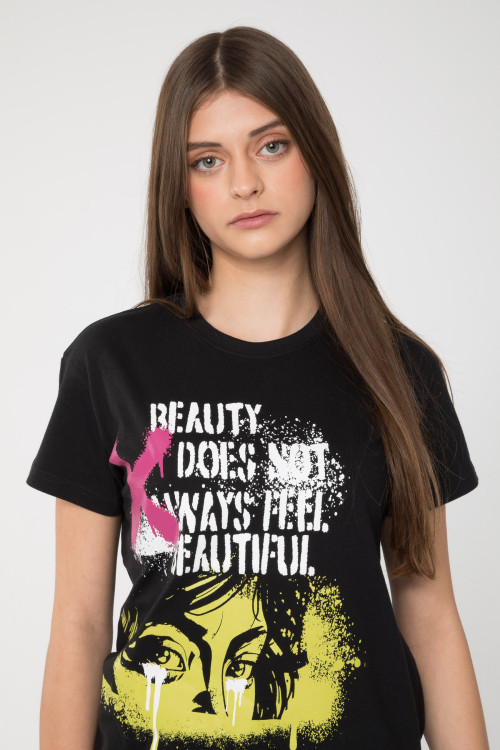 Czarny T-shirt z kolorowym nadrukiem z przodu