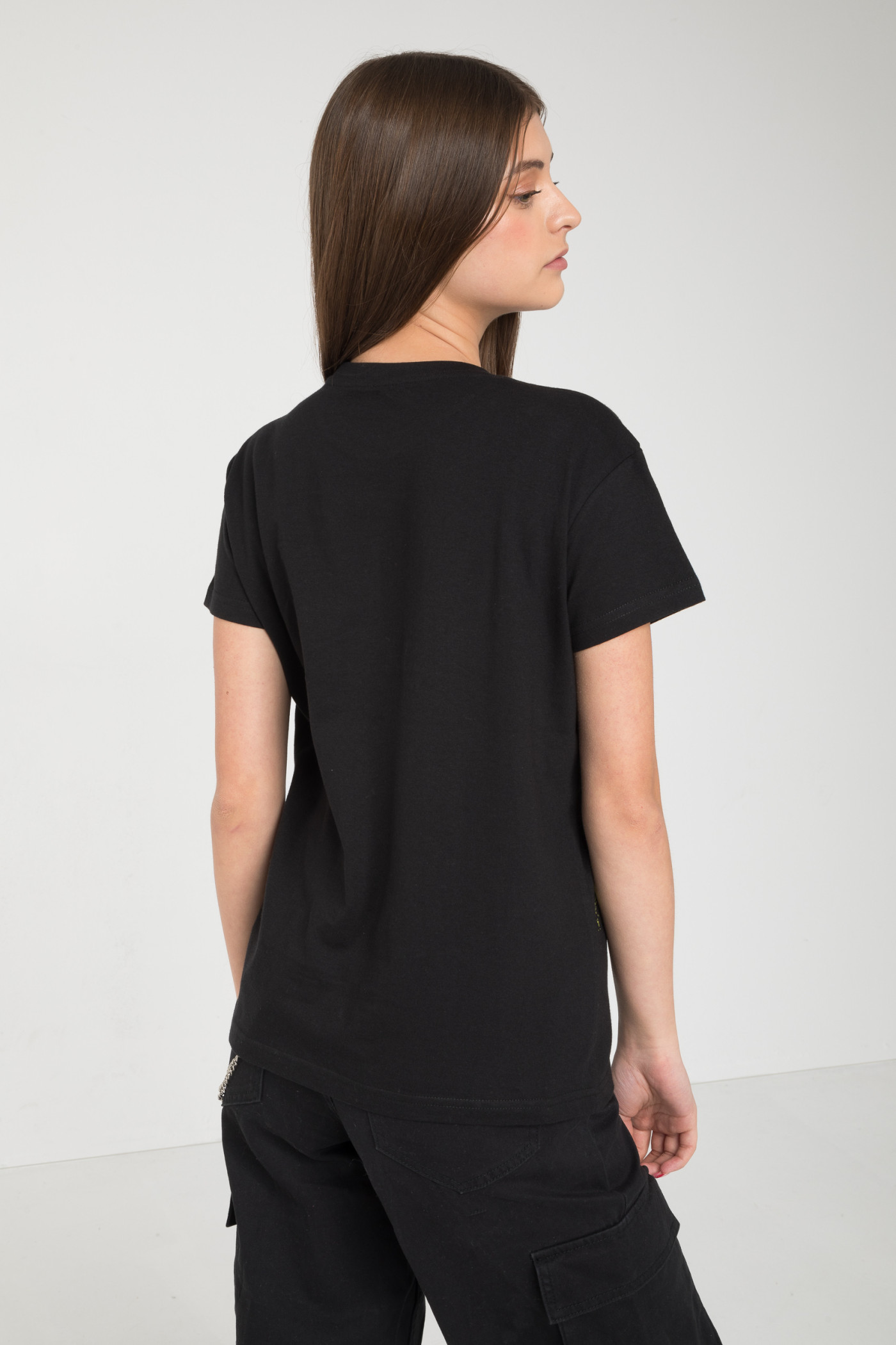 Czarny T-shirt z kolorowym nadrukiem z przodu