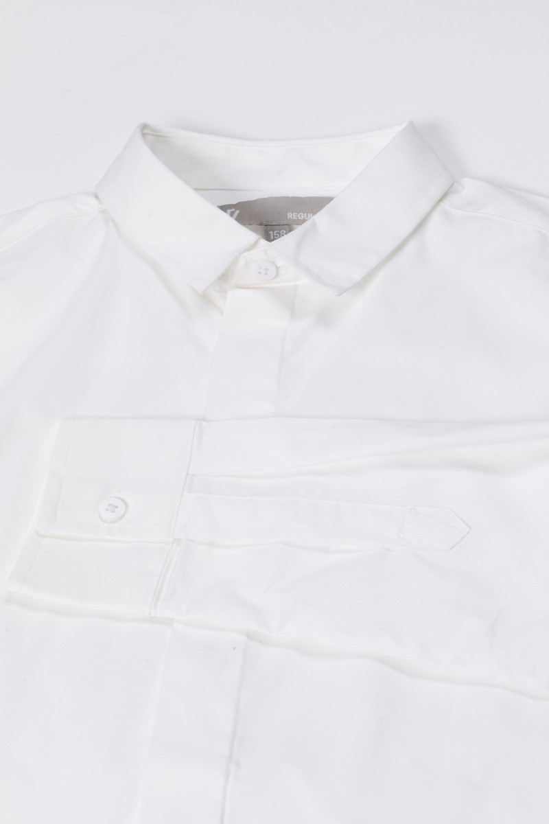 Biała koszula z długim rękawem zapinana na guziki, biały
