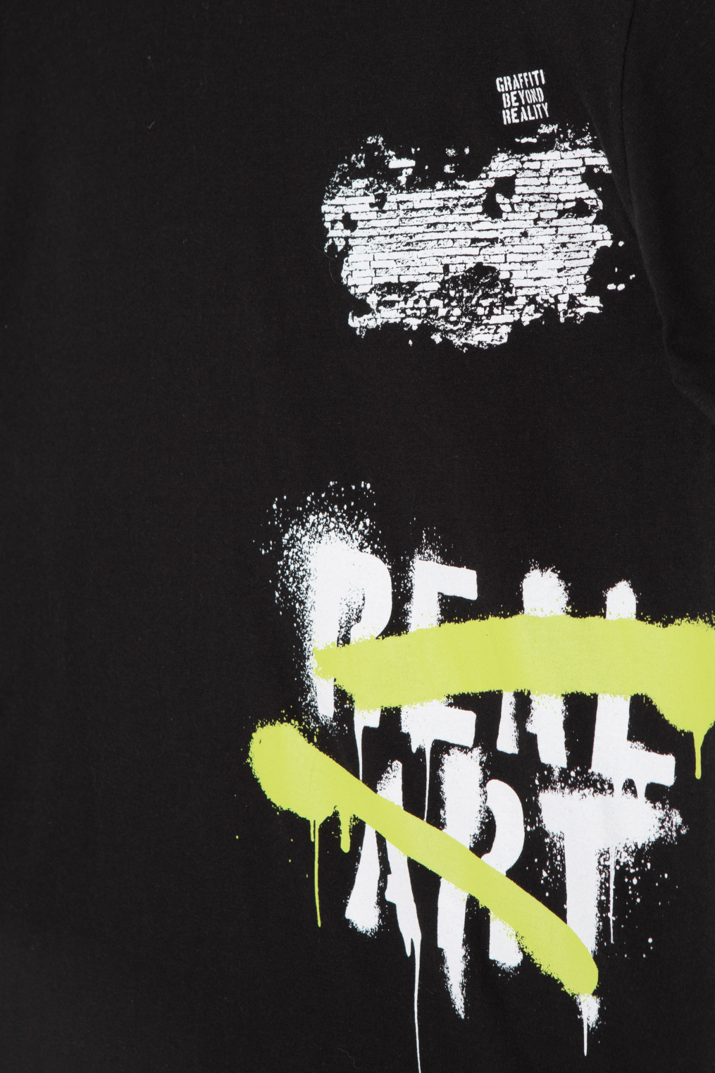 Czarny T-shirt z kolorowym nadrukiem z przodu