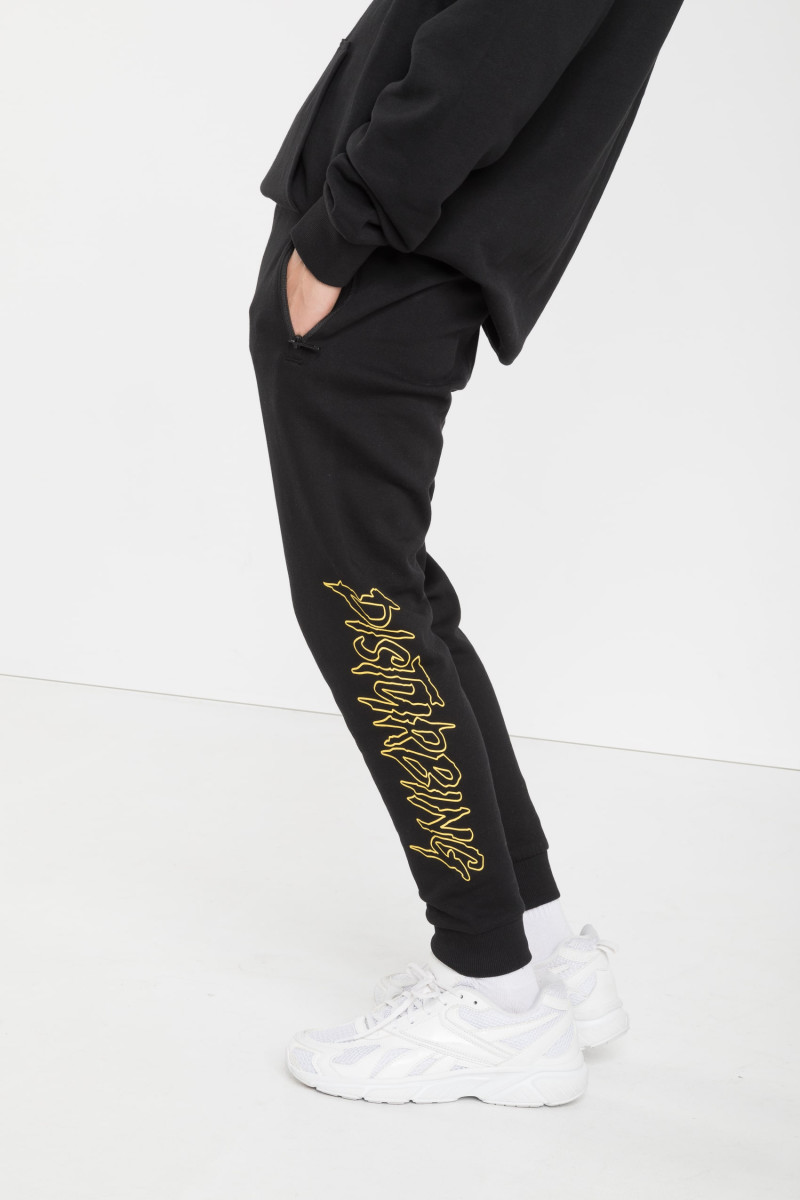 Czarne spodnie dresowe z nadrukiem na nogawce
