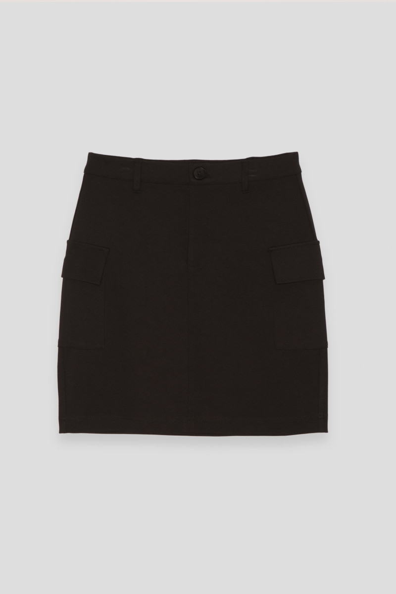 Czarna spódnica mini z przestrzennymi kieszeniami, czarny