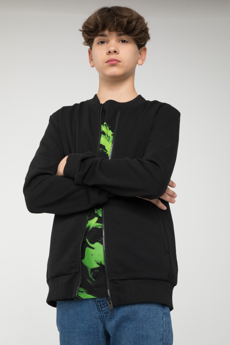 Czarna bluza na stójce typu bomberka