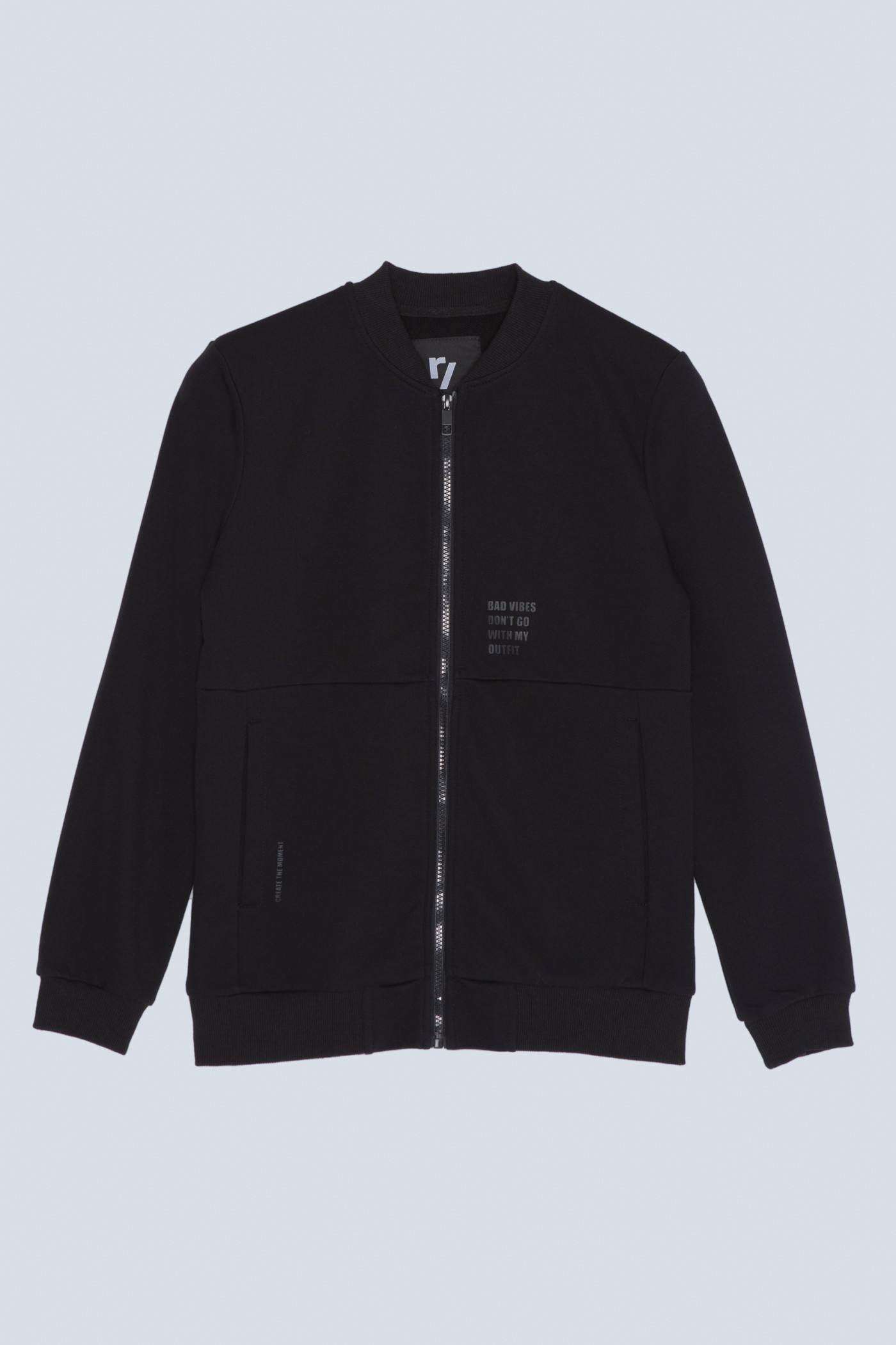 Czarna bluza na stójce typu bomberka