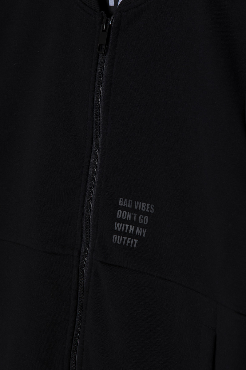 Czarna bluza na stójce typu bomberka