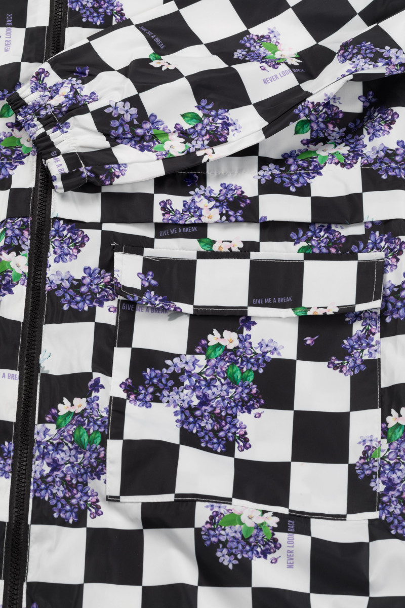 Wzorzysta parka z kieszeniami i kapturem dla dziewczyny SZACHOWNICA