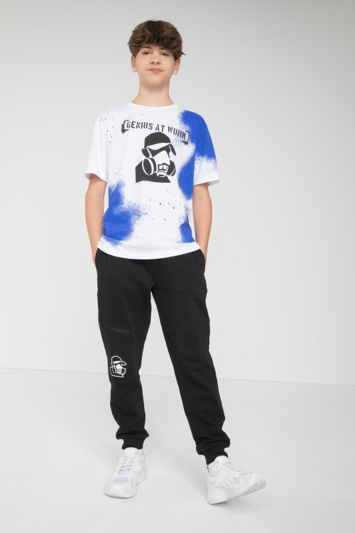 Czarne spodnie dresowe z nadrukiem na nogawce