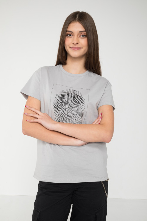 Szary T-shirt z graficznym nadrukiem z przodu