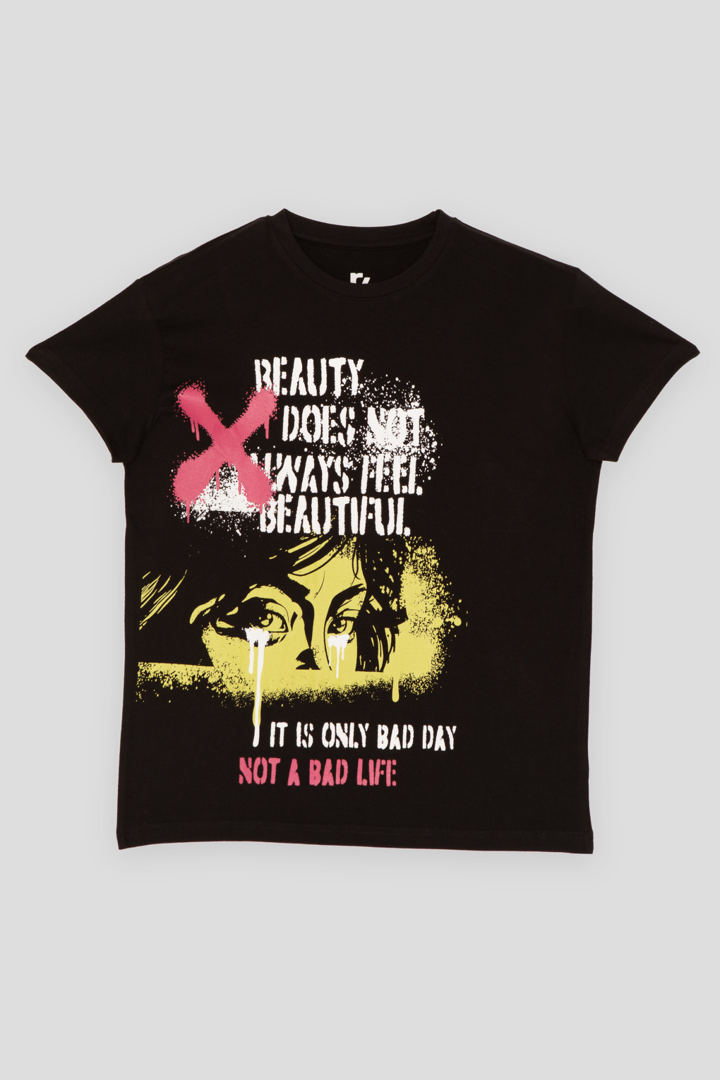 Czarny T-shirt z kolorowym nadrukiem z przodu
