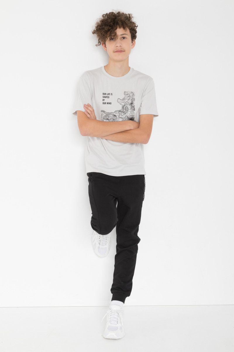 Szary T-shirt z nadrukiem z przodu