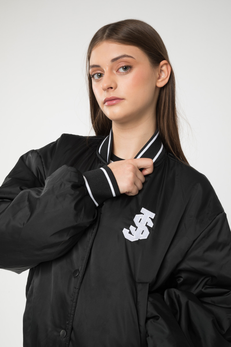 Czarna przejściowa kurtka typu bomberka, czarny