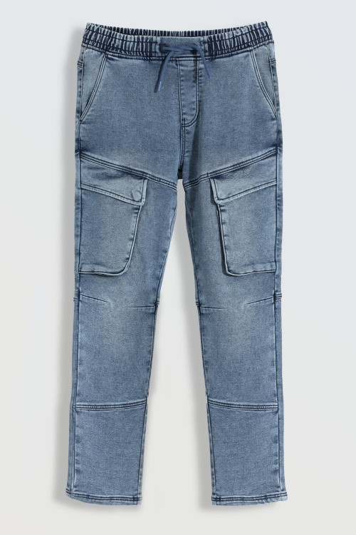 Niebieskie marmurkowe jeansy typu joggery z kieszeniami