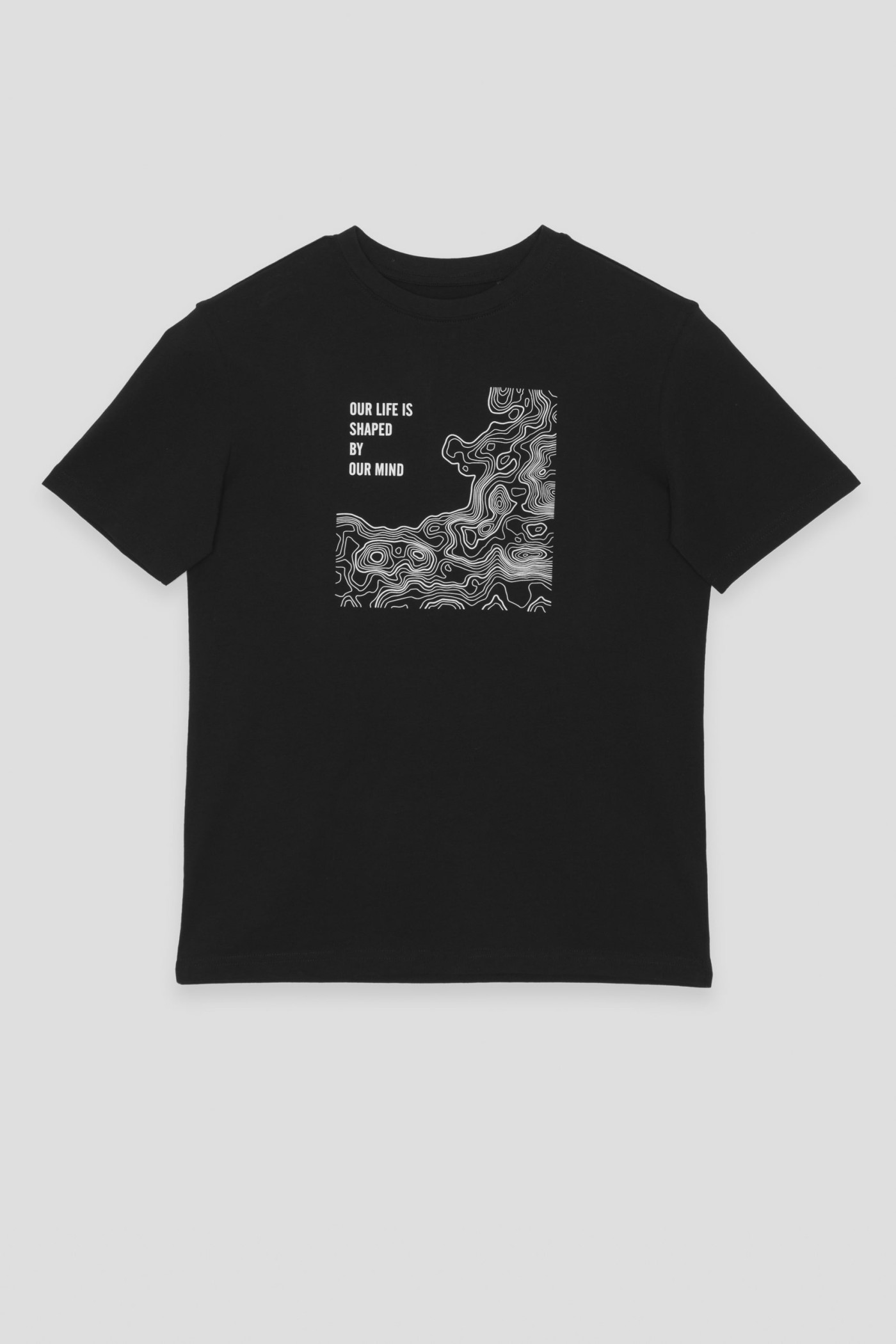 Czarny T-shirt z nadrukiem z przodu