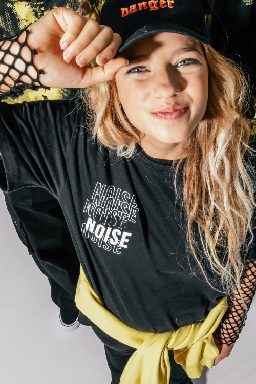 Czarny T-shirt z nadrukami z przodu i na plecach