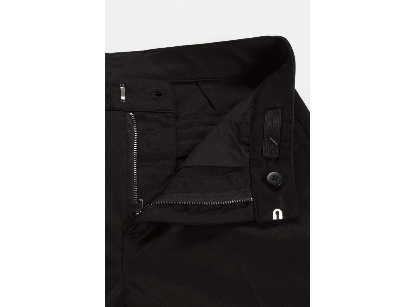 Czarne spodnie garniturowe