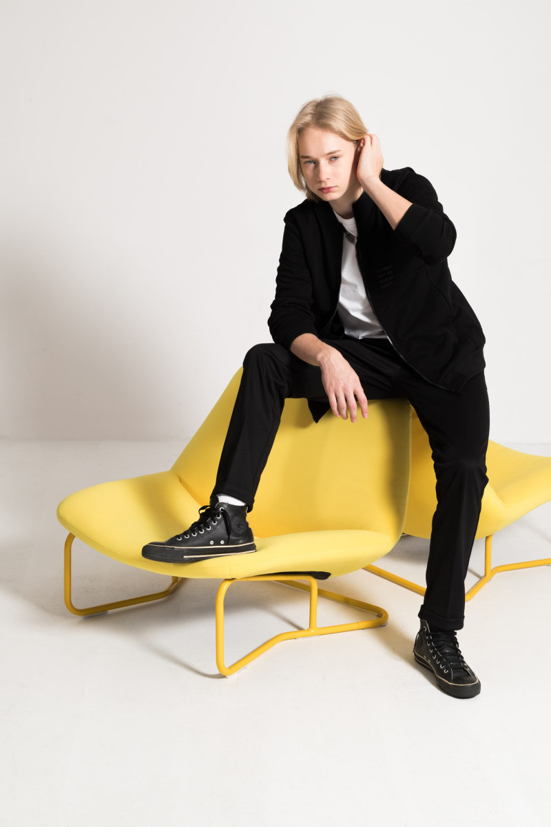 Czarne spodnie garniturowe