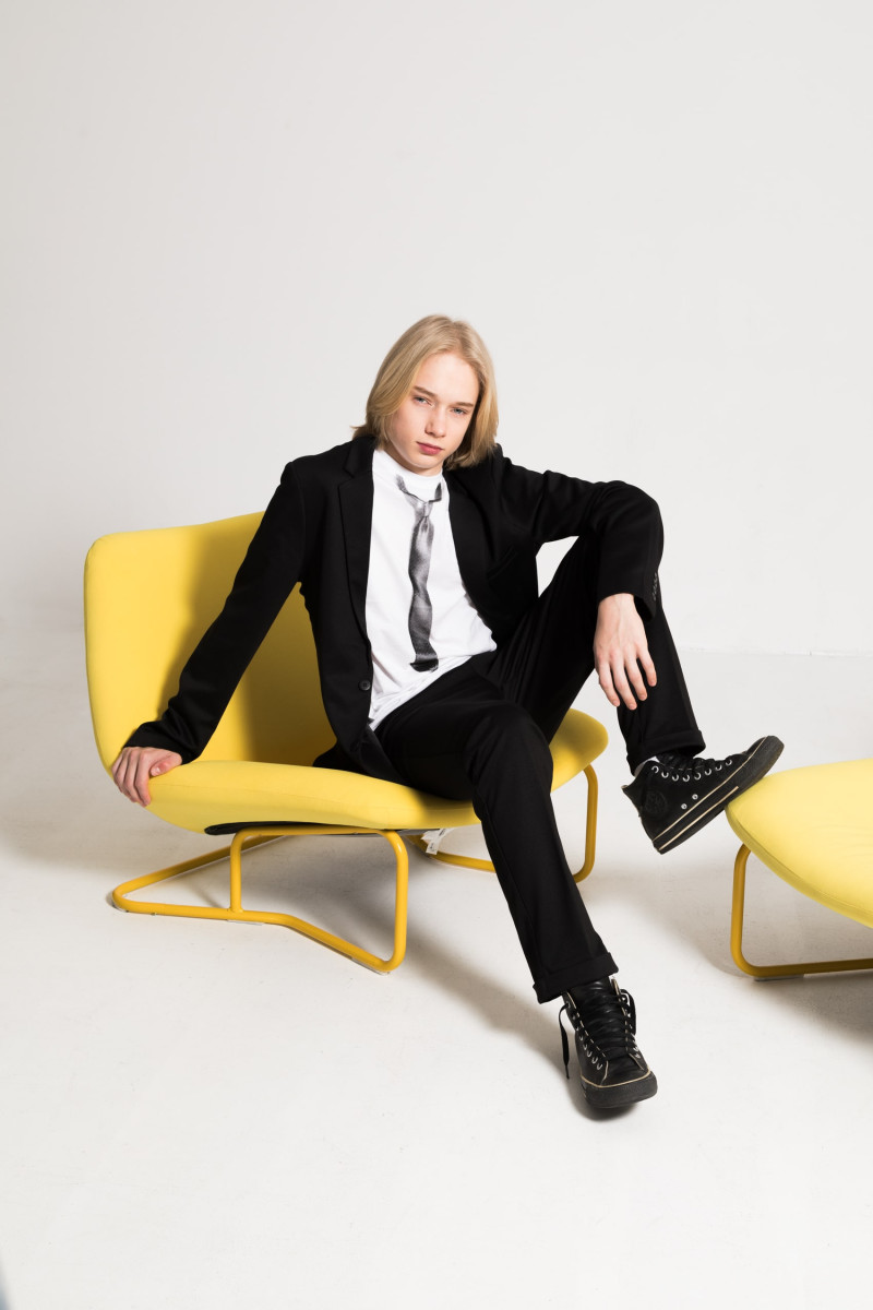 Czarna marynarka garniturowa, czarny