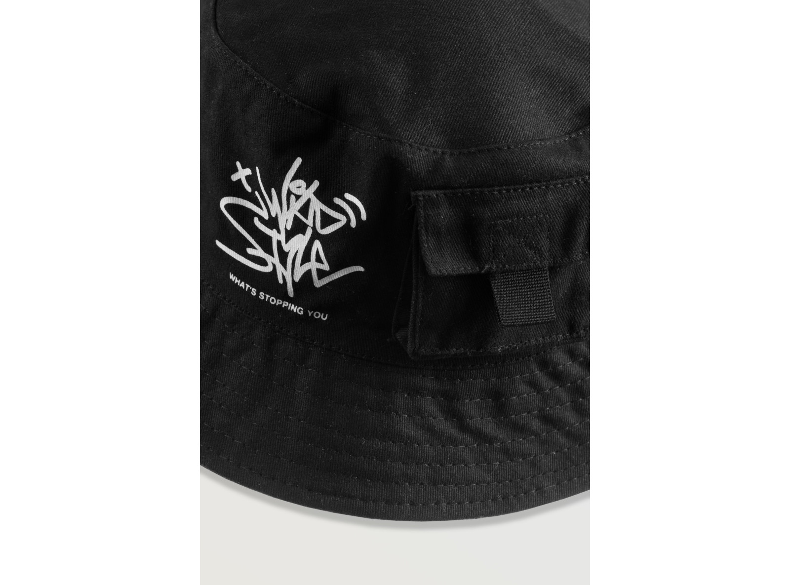 Czarny kapelusz bucket-hat z grafiką