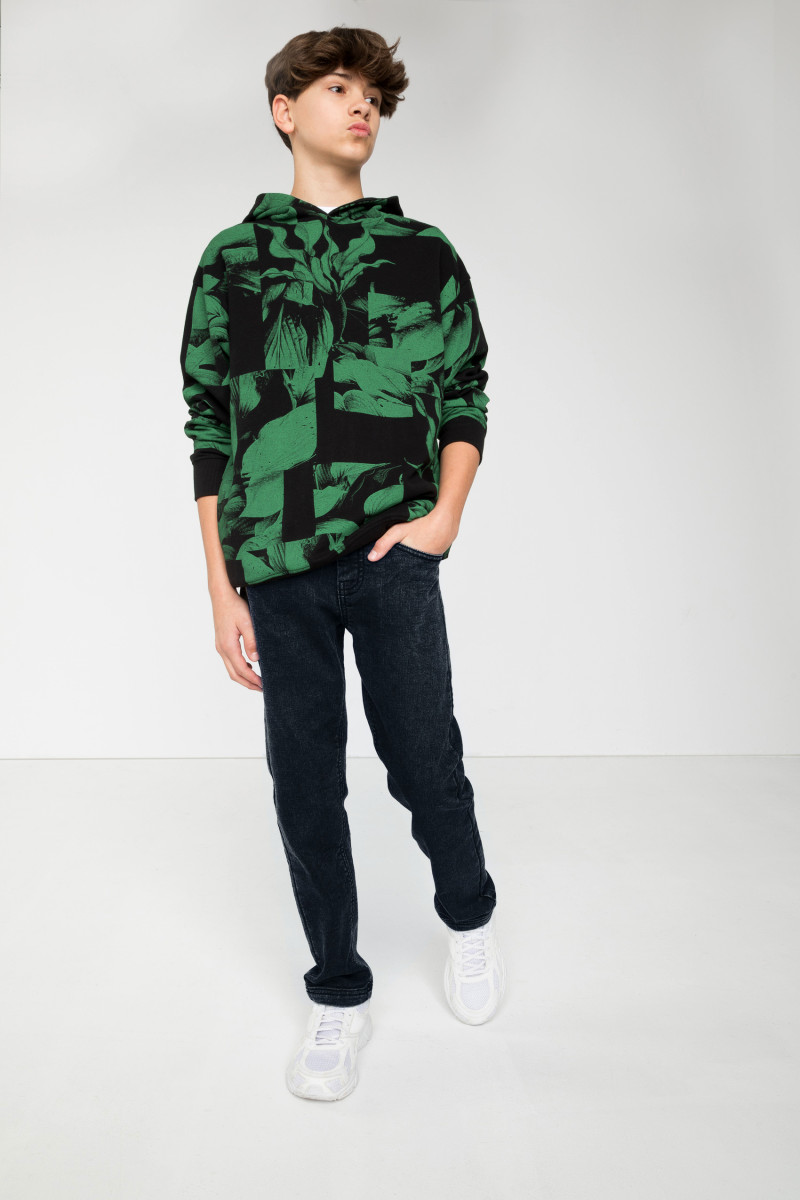 Granatowe jeansy z prostymi nogawkami, granatowy