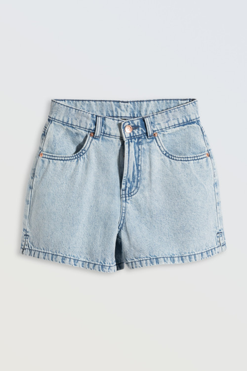 Jasnoniebieskie krótkie spodenki jeansowe