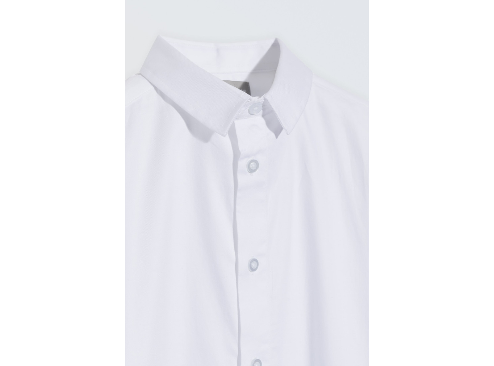 Biała koszula o regularnym kroju z długim rękawem