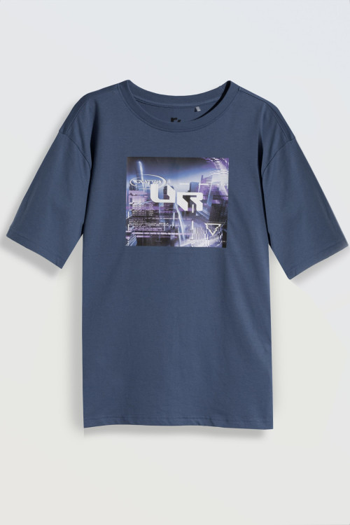 Niebieski T-shirt z kolorowym nadrukiem z przodu