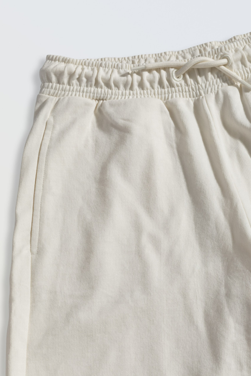 Kremowe krótkie spodenki bez ozdób, kremowy